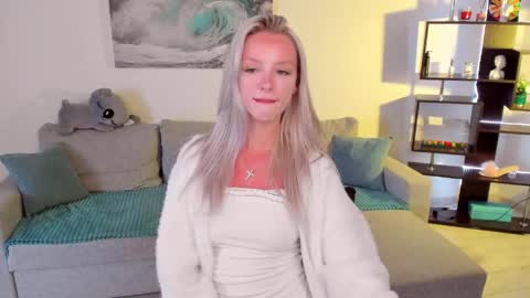 Snapshot of lexieblonde chatting on 05-27-26, 08:55 lexieblonde online show from 05-27-26, 08:55