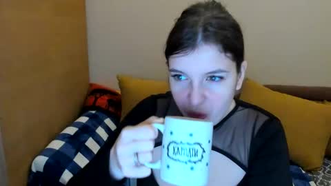 Snapshot of lexiluxlov chatting on 12-04-25, 07:28 Elisabeth online show from 12-04-25, 07:28