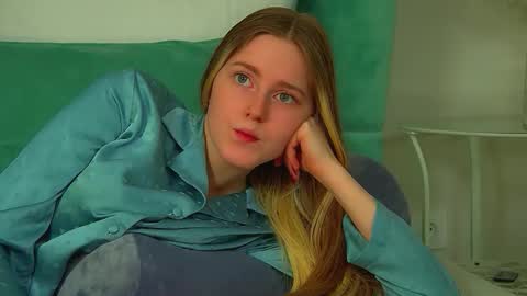 Lexi online show from 11-26-25, 06:47