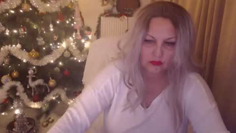Snapshot of lexxa_blond chatting on 12-17-25, 10:27 Hannah online show from 12-17-25, 10:27