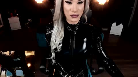 Snapshot of lexxymiss chatting on 02-09-25, 06:05 eva lexy you may call me Miss online show from 02-09-25, 06:05