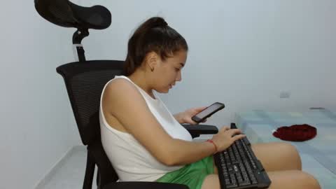 Snapshot of leydy_day chatting on 01-30-25, 01:44 leydy_day online show from 01-30-25, 01:44