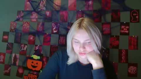 Leyla online show from 10-18-25, 06:16