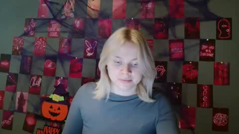 Leyla online show from 10-27-25, 07:23