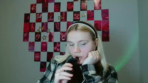 Leyla online show from 11-19-25, 08:25