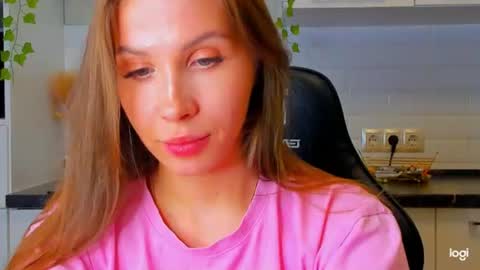 Snapshot of leylalin chatting on 07-14-26, 02:05 Leila online show from 07-14-26, 02:05