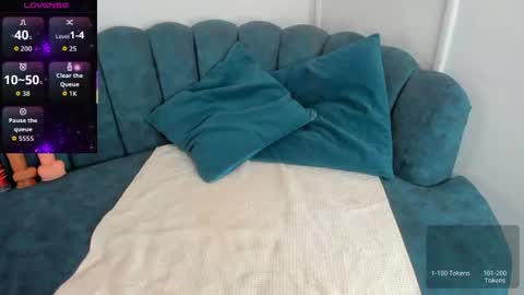 Snapshot of leylarusso chatting on 06-19-26, 07:28 Leyla online show from 06-19-26, 07:28