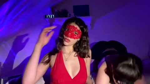 Snapshot of leyluv chatting on 02-13-26, 04:36 Leyla and Mia online show from 02-13-26, 04:36