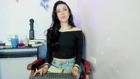 Leyna online show from 02-24-25, 08:58