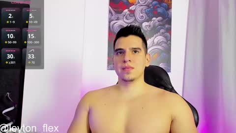 Snapshot of leyton_flexx chatting on 11-17-25, 10:26 L E Y T O N online show from 11-17-25, 10:26