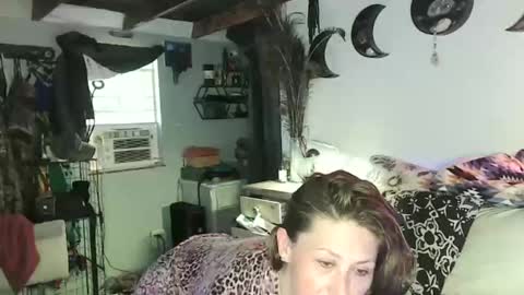 Olive Pena online show from 09-16-25, 10:44