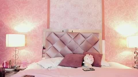 LEZY online show from 10-31-25, 07:37