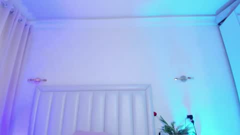 Snapshot of li_baby chatting on 03-15-26, 06:08 Shaya MILKY BOOBS online show from 03-15-26, 06:08