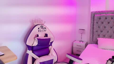 Snapshot of lia_adamsss chatting on 06-12-26, 04:00 Lia online show from 06-12-26, 04:00