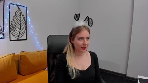 Lia online show from 04-18-26, 01:42