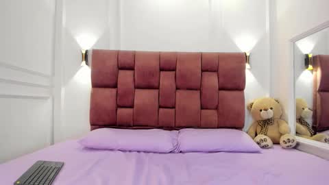 Snapshot of lia_girl2 chatting on 01-04-25, 04:33 Lia online show from 01-04-25, 04:33