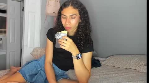 Snapshot of lia_hdz chatting on 09-15-25, 02:22 Kabroncita online show from 09-15-25, 02:22