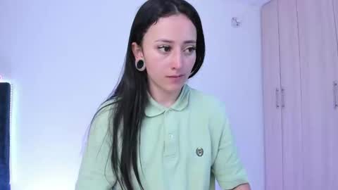 Snapshot of lia_queen610 chatting on 01-12-25, 11:58 Little Queen Lia online show from 01-12-25, 11:58