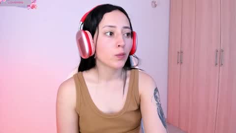 Snapshot of lia_queen610 chatting on 02-04-25, 01:13 Little Queen Lia online show from 02-04-25, 01:13