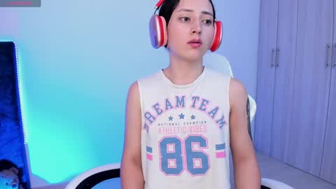 Snapshot of lia_queen610 chatting on 02-05-25, 12:53 Little Queen Lia online show from 02-05-25, 12:53