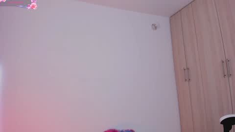 Snapshot of lia_queen610 chatting on 02-07-25, 11:55 Little Queen Lia online show from 02-07-25, 11:55