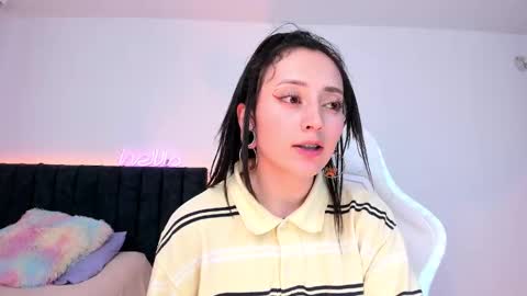Snapshot of lia_queen610 chatting on 02-22-25, 04:07 Little Queen Lia online show from 02-22-25, 04:07