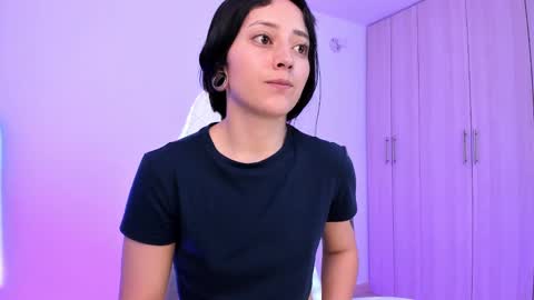 Snapshot of lia_queen610 chatting on 02-25-25, 11:11 Little Queen Lia online show from 02-25-25, 11:11