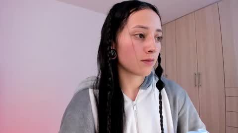 Snapshot of lia_queen610 chatting on 03-05-25, 01:42 Little Queen Lia online show from 03-05-25, 01:42