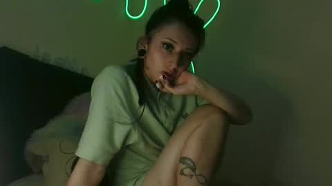 Snapshot of lia_queen610 chatting on 11-15-25, 12:08 Little Queen Lia online show from 11-15-25, 12:08