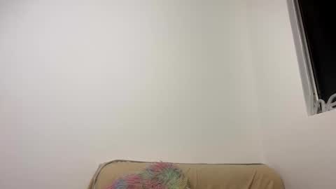 Snapshot of lia_queen610 chatting on 05-13-26, 01:14 Little Queen Lia online show from 05-13-26, 01:14