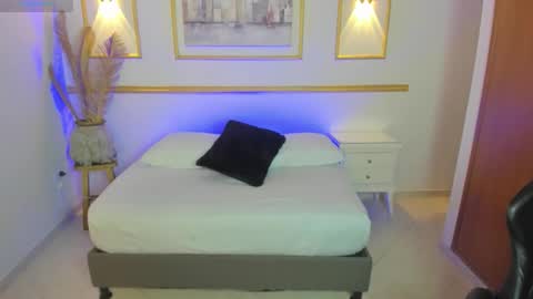 Lia  online show from 12-19-25, 02:40