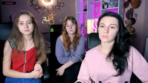 Lia online show from 10-15-25, 07:03