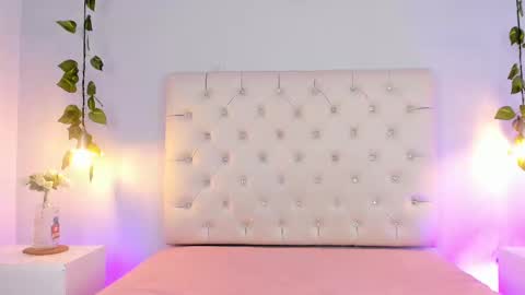 Snapshot of liaa_taylor1 chatting on 10-09-25, 01:25 Lia online show from 10-09-25, 01:25