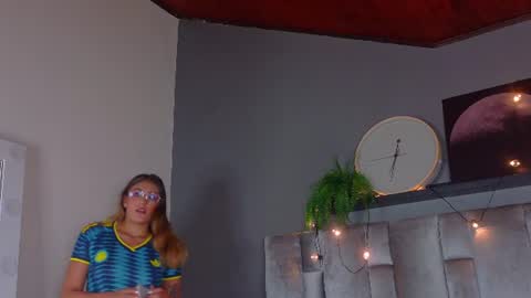 L I A   online show from 07-04-26, 02:40