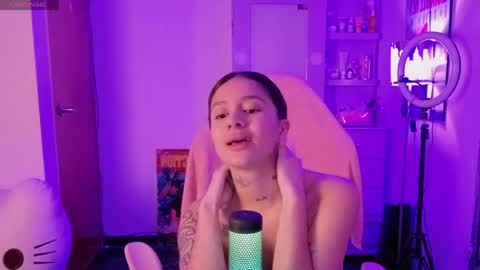 Snapshot of liabutera chatting on 04-28-26, 02:27 Lia Butera online show from 04-28-26, 02:27