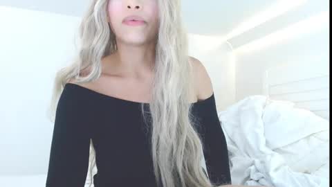 Lia Divina online show from 11-19-25, 12:54