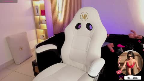 Snapshot of liah_cleir chatting on 04-21-26, 01:42 Liah online show from 04-21-26, 01:42