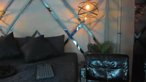 ---Liah--- online show from 02-25-26, 09:35