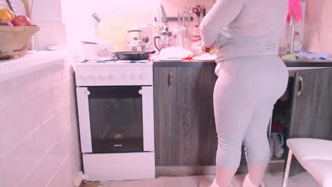 miss Lia  colection for travel online show from 12-13-24, 06:05