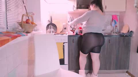 miss Lia  colection for travel online show from 12-15-24, 11:42