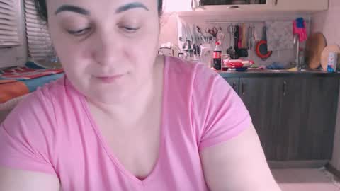 miss Lia  colection for travel online show from 12-29-24, 05:54