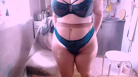 miss Lia  colection for travel online show from 10-26-25, 10:21