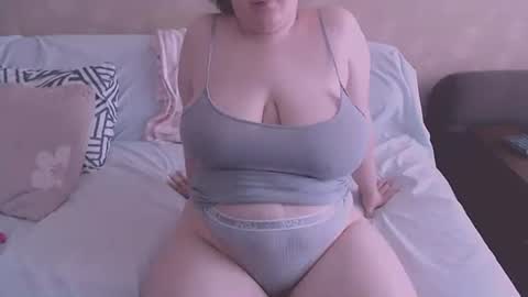 miss Lia  colection for travel online show from 06-15-26, 12:40