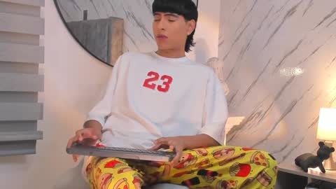 Snapshot of liam_055 chatting on 01-24-25, 05:10 Liam online show from 01-24-25, 05:10