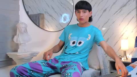 Snapshot of liam_055 chatting on 01-28-25, 03:36 Liam online show from 01-28-25, 03:36