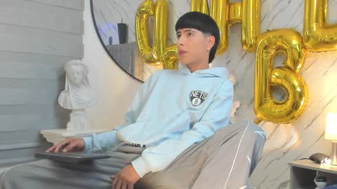 Snapshot of liam_055 chatting on 02-05-25, 05:52 Liam online show from 02-05-25, 05:52