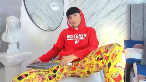 Snapshot of liam_055 chatting on 02-15-25, 04:03 Liam online show from 02-15-25, 04:03