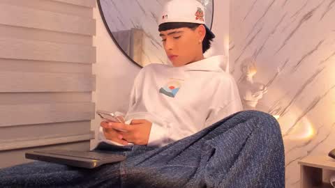 Snapshot of liam_055 chatting on 02-28-25, 05:04 Liam online show from 02-28-25, 05:04