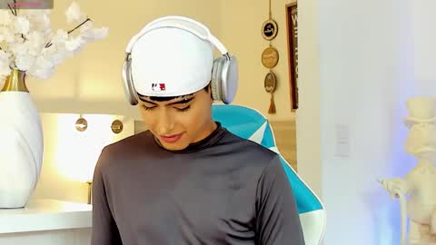 Snapshot of liam_055 chatting on 09-19-25, 06:08 Liam online show from 09-19-25, 06:08