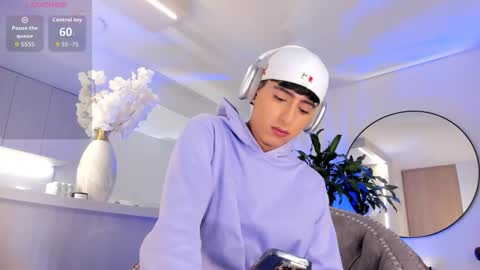 Liam online show from 03-10-26, 01:32